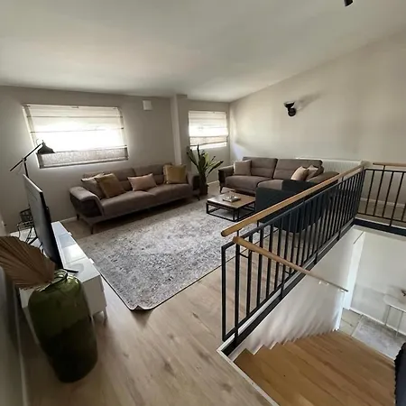 Appartement Modern Design House With Garden & Terrace - Modernes Eckhaus Mit Gartenterasse