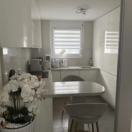 Modern Design House With Garden & Terrace - Modernes Eckhaus Mit Gartenterasse Appartement